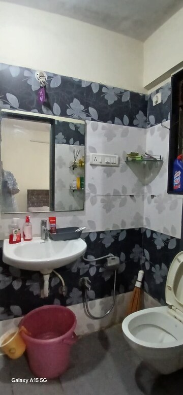 Team Area in 2 BHK Apartment at Andheri West – for Rent