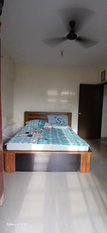 Bedroom in 2 BHK Apartment at Andheri West – for Rent