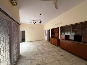 Room in 3 BHK Builder Floor at Boutique Residential Apartments B-26, Greater Kailash I – for Rent
