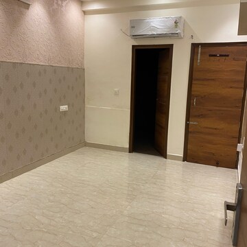 Room in 3 BHK Apartment at Sushma Grande Nxt, Ghazipur – for Rent