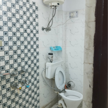 Bathroom in 1 BHK Builder Floor at Malviya Nagar – for Rent