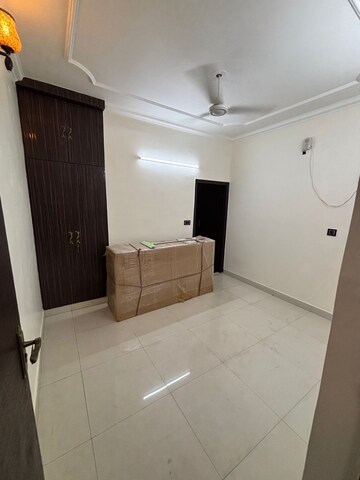 Team Area in 2 BHK Builder Floor at Janakpuri – for Rent