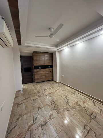 Room in 3 BHK Builder Floor at Ansal Sushant Lok I, Sector 43 – for Rent