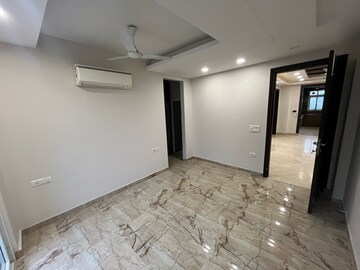 Room in 3 BHK Builder Floor at Ansal Sushant Lok I, Sector 43 – for Rent