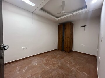 Room in 3 BHK Builder Floor at Ansal Sushant Lok I, Sector 43 – for Rent