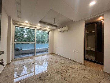Room in 3 BHK Builder Floor at Ansal Sushant Lok I, Sector 43 – for Rent