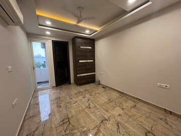 Room in 3 BHK Builder Floor at Ansal Sushant Lok I, Sector 43 – for Rent