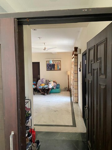 Room in 2 BHK Builder Floor at Sector 56 – for Rent