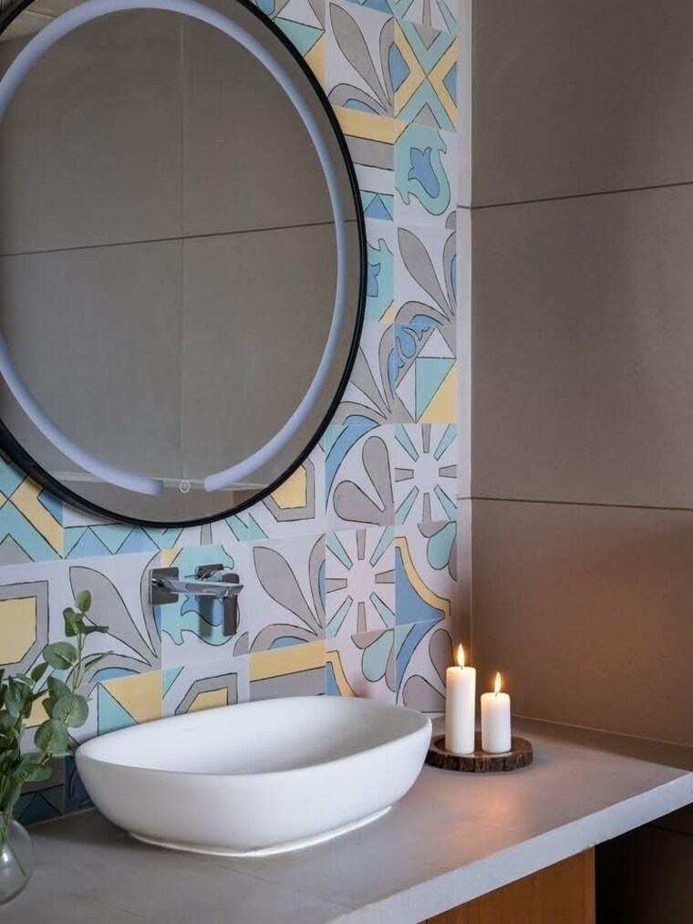 Bathroom, igi airport area 3 Bedroom 1000 Sq.Ft. Builder Floor In Igi Airport Area Delhi 9076036