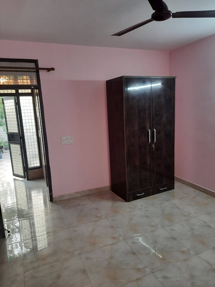 Room, janakpuri 1 Bedroom 550 Sq.Ft. Builder Floor In Janakpuri Delhi 9076044