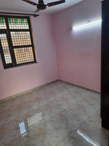 Room in 1 BHK Builder Floor at Janakpuri – for Rent