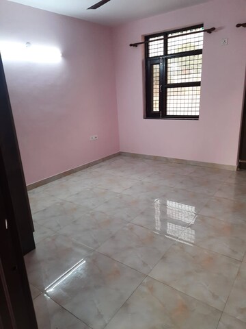 Room in 1 BHK Builder Floor at Janakpuri – for Rent