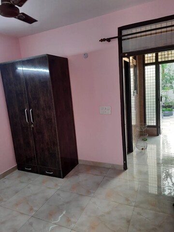 Room in 1 BHK Builder Floor at Janakpuri – for Rent