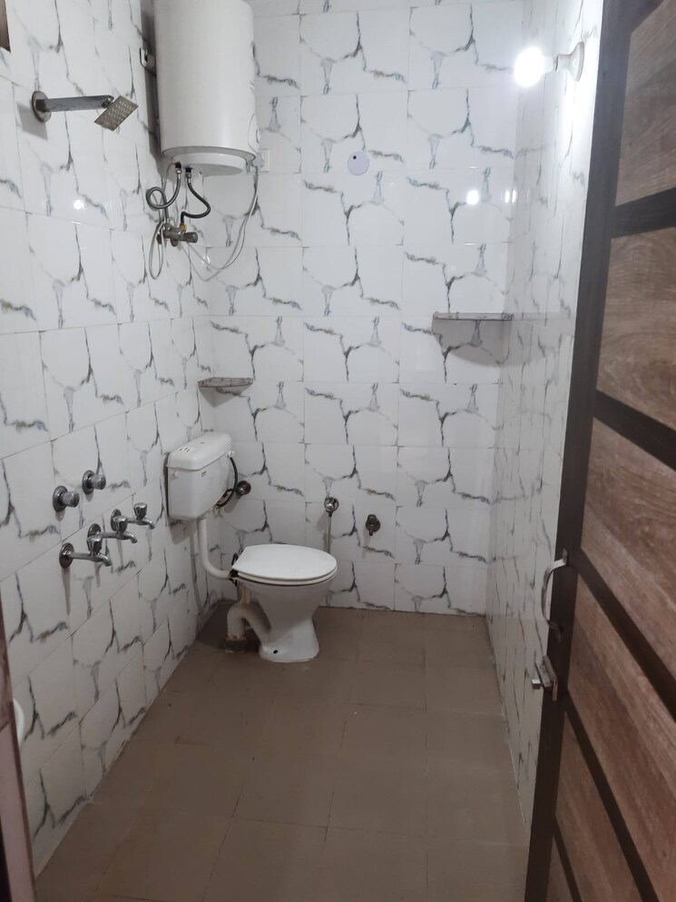 Bathroom, janakpuri 1 Bedroom 550 Sq.Ft. Builder Floor In Janakpuri Delhi 9076044