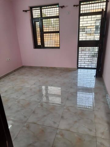 Room in 1 BHK Builder Floor at Janakpuri – for Rent