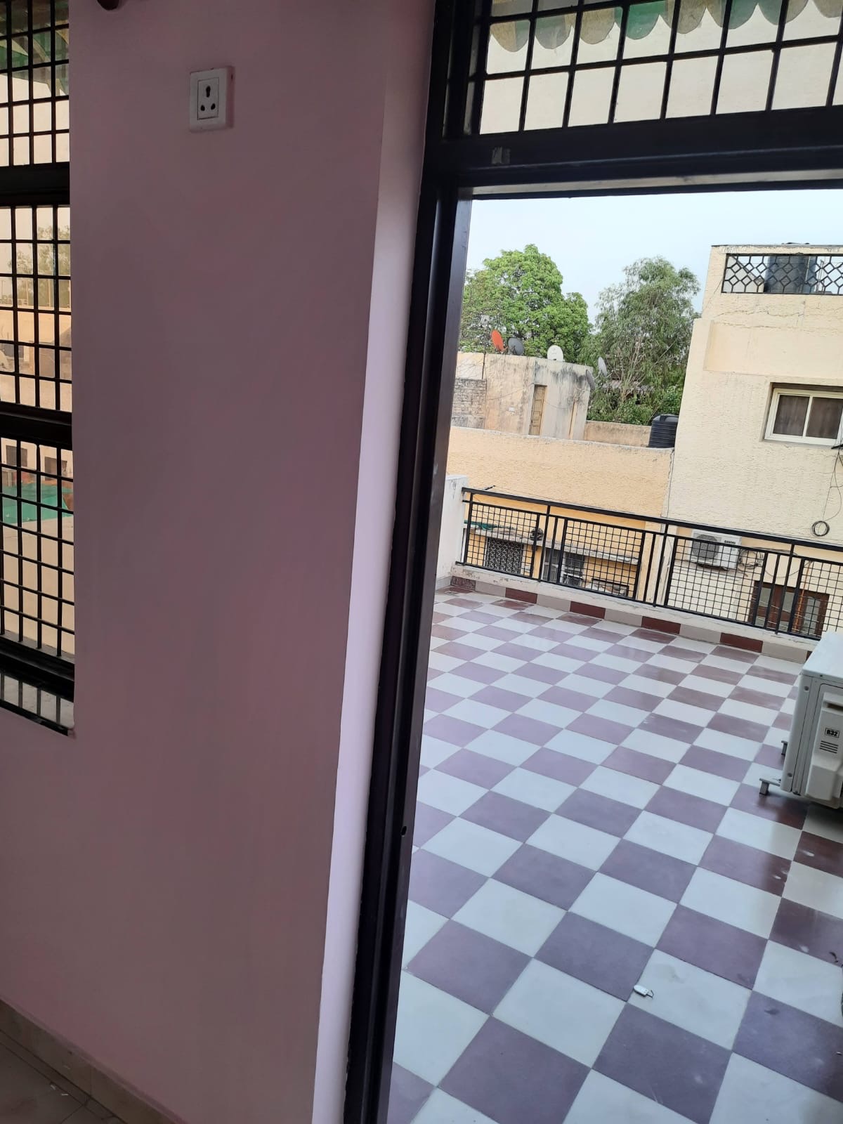 1 BHK Builder Floor For Rent in Janakpuri