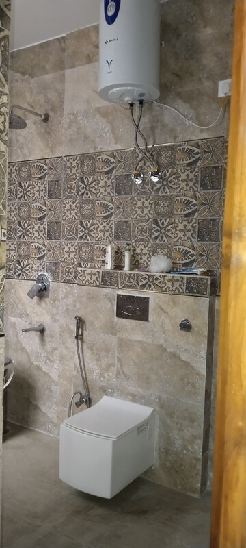 Furnished Amenities in 4 BHK Builder Floor at Kavi Nagar Block J – for Rent