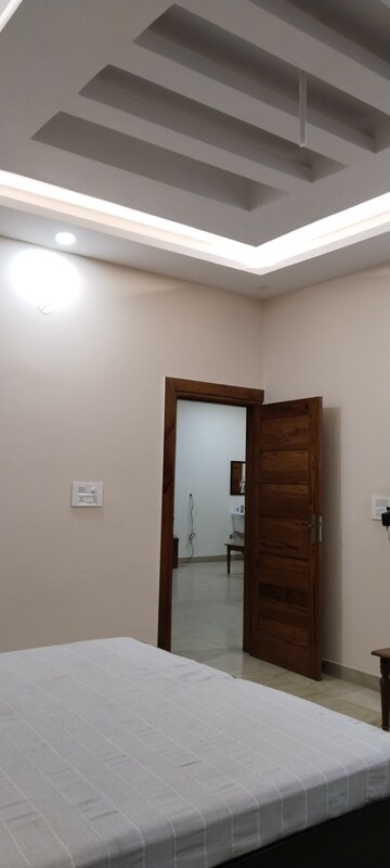 Room in 4 BHK Builder Floor at Kavi Nagar Block J – for Rent