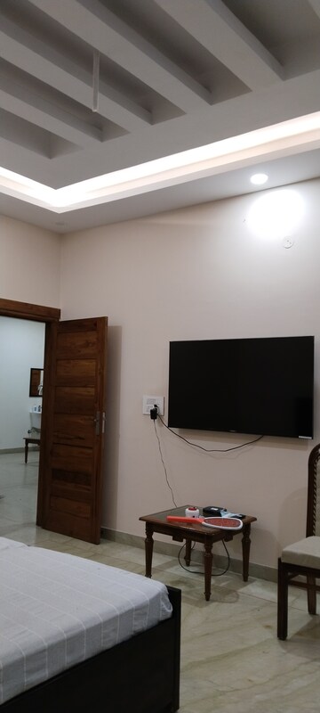 Furnished Amenities in 4 BHK Builder Floor at Kavi Nagar Block J – for Rent