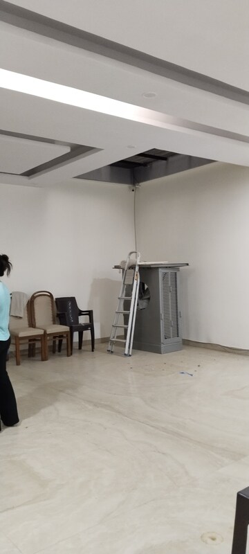 Room in 4 BHK Builder Floor at Kavi Nagar Block J – for Rent