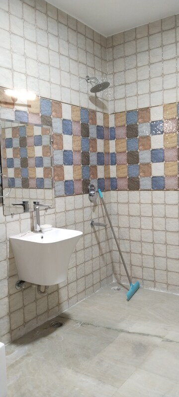 Bathroom in 4 BHK Builder Floor at Kavi Nagar Block J – for Rent
