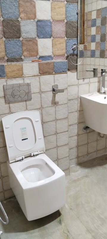 Bathroom in 4 BHK Builder Floor at Kavi Nagar Block J – for Rent