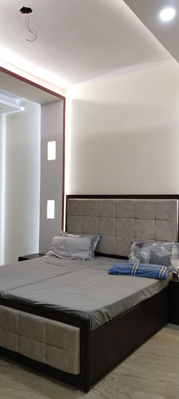 Room in 4 BHK Builder Floor at Kavi Nagar Block J – for Rent