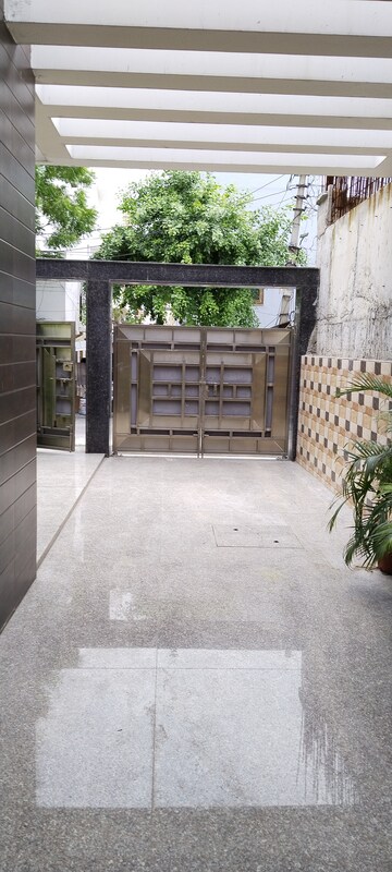 Balcony in 4 BHK Builder Floor at Kavi Nagar Block J – for Rent