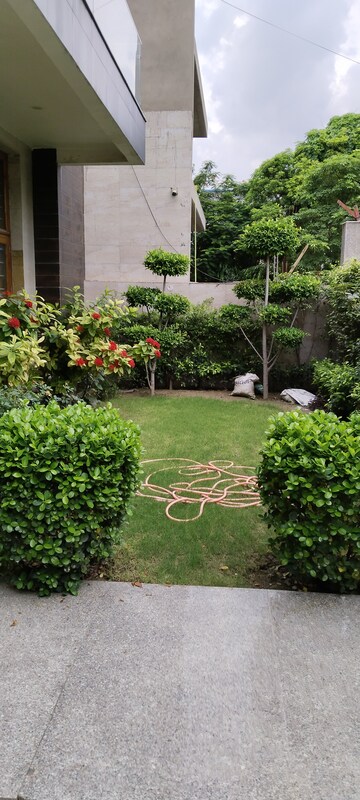 4 BHK Builder Floor – Garden View at Kavi Nagar Block J - for Rent