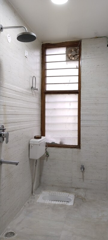Bathroom in 4 BHK Builder Floor at Kavi Nagar Block J – for Rent