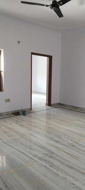 Room in 4 BHK Builder Floor at B Block Shastri Nagar – for Rent