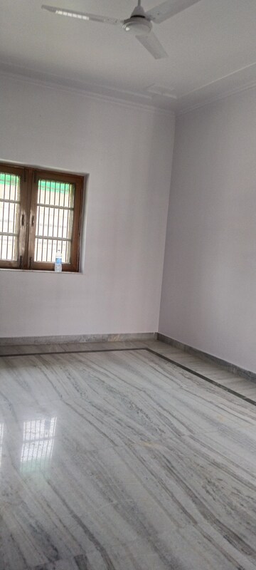 Room in 4 BHK Builder Floor at B Block Shastri Nagar – for Rent