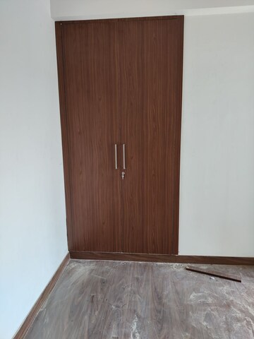 Room in 3 BHK Apartment at Godrej Woods, Sector 43 – for Rent