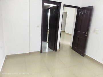 Room in 3 BHK Apartment at Godrej Woods, Sector 43 – for Rent