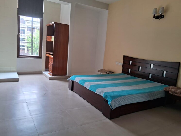 Bedroom, sector 43 4 Bedroom 3800 Sq.Ft. Independent House In Sector 43 Noida 9076080
