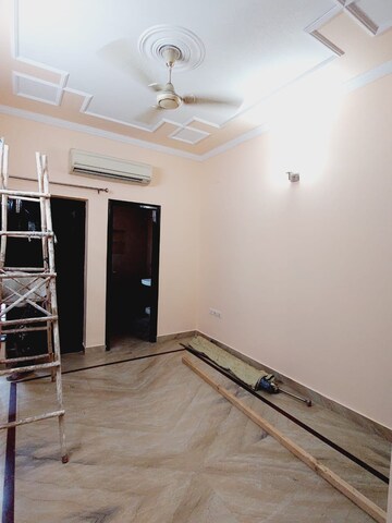 Room in 3 BHK Builder Floor at Boutique Residential Apartments A-10, Gulmohar Park – for Rent