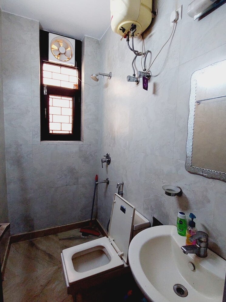 Bathroom, boutique-residential-apartments-a-10 3 Bedroom 1600 Sq.Ft. Builder Floor In Gulmohar Park Delhi 9076101