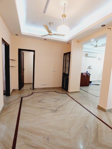 Room in 3 BHK Builder Floor at Boutique Residential Apartments A-10, Gulmohar Park – for Rent
