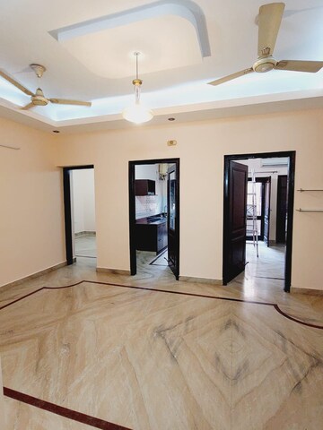 Room in 3 BHK Builder Floor at Boutique Residential Apartments A-10, Gulmohar Park – for Rent