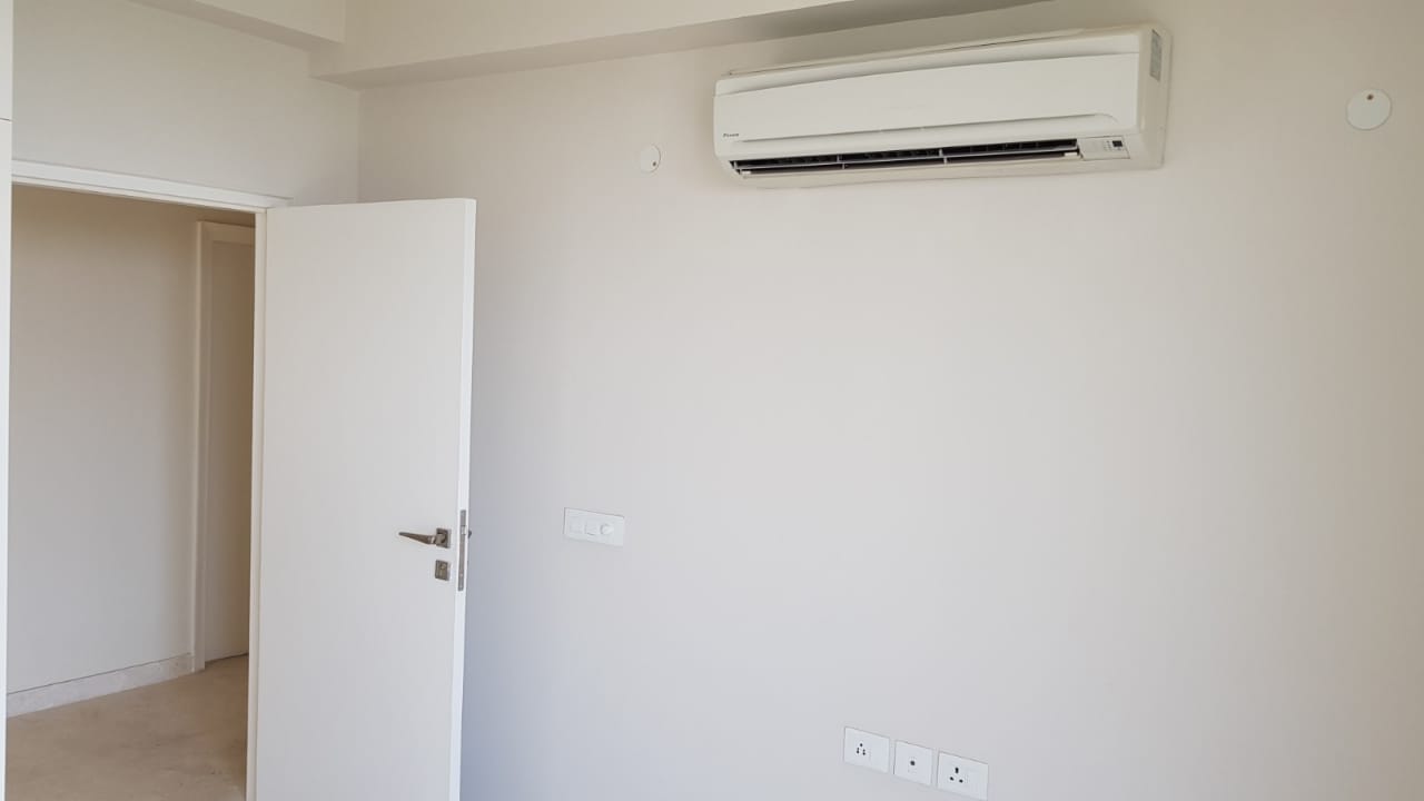 3 BHK + Servant Room Apartment For Rent in Emaar The Palm Drive-The Premier Terraces