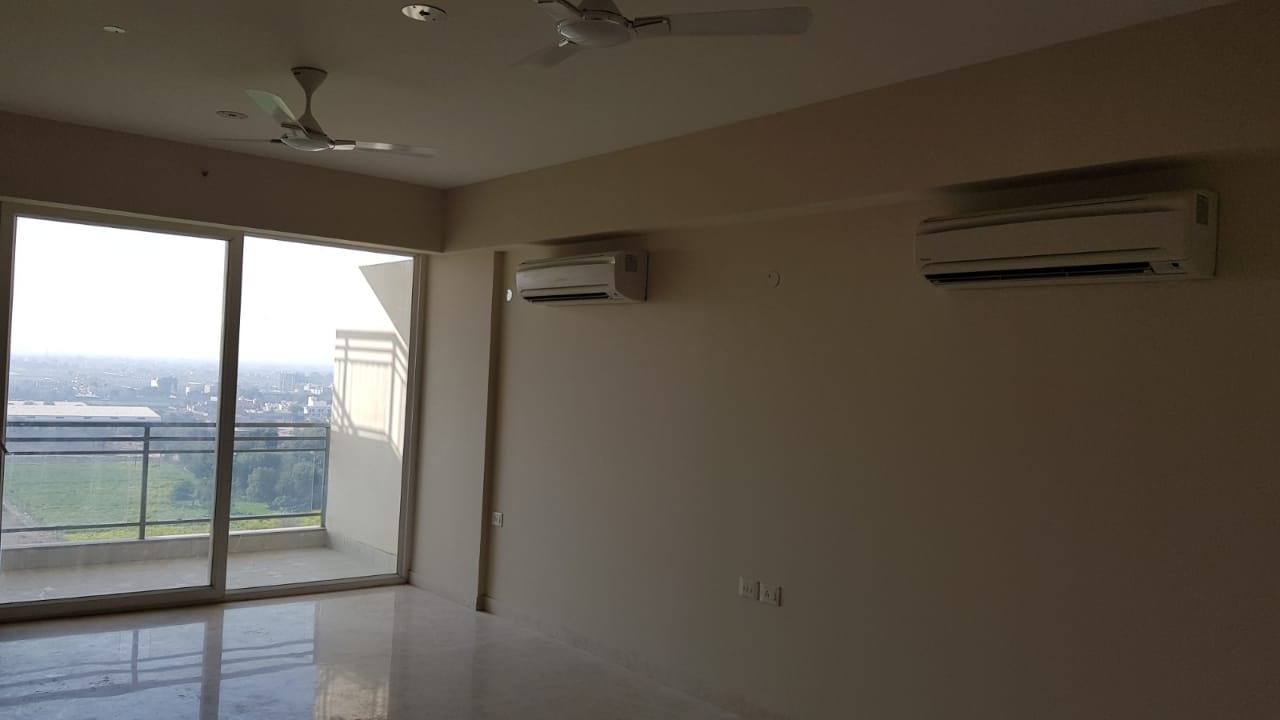 3 BHK + Servant Room Apartment For Rent in M3M Merlin