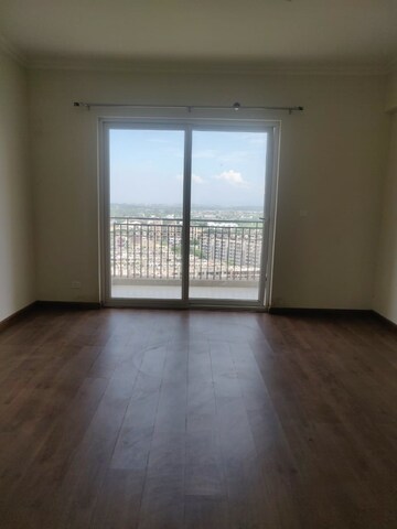 Room in 3 BHK Apartment at ATS Golf Meadows Lifestyle, Central Derabassi – for Rent