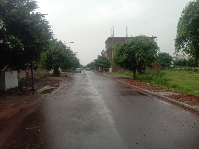 undefined, dlf-hyde-park  250 Sq.Yd. Plot In South Mullanpur Chandigarh 9076228