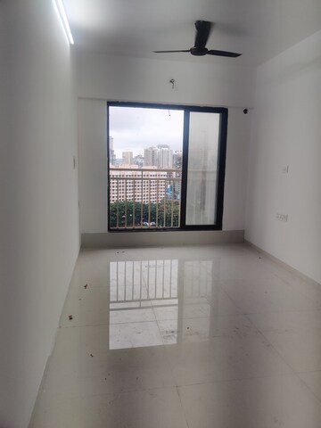 Room in 1 BHK Apartment at Oxford Navrang Crystal, Goregaon West – for Rent