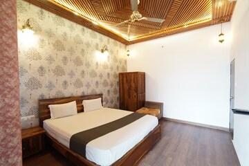 Bedroom in 4 BHK Apartment at Trimurtys Kachnar, C-Scheme – for Rent