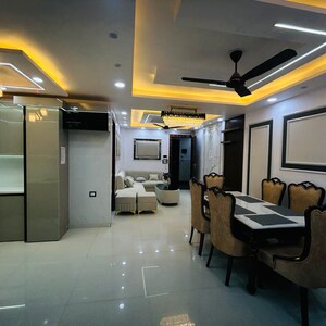 Team Area in 3 BHK Builder Floor at Uttam Nagar – for Sale