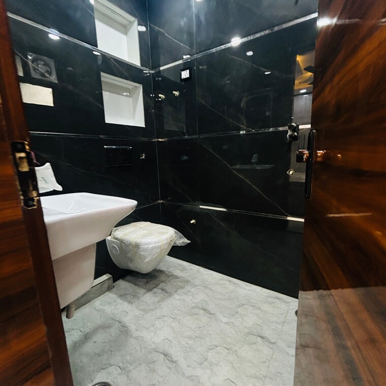 undefined, uttam nagar 3 Bedroom 100 Sq.Yd. Builder Floor In Uttam Nagar Delhi 9076261