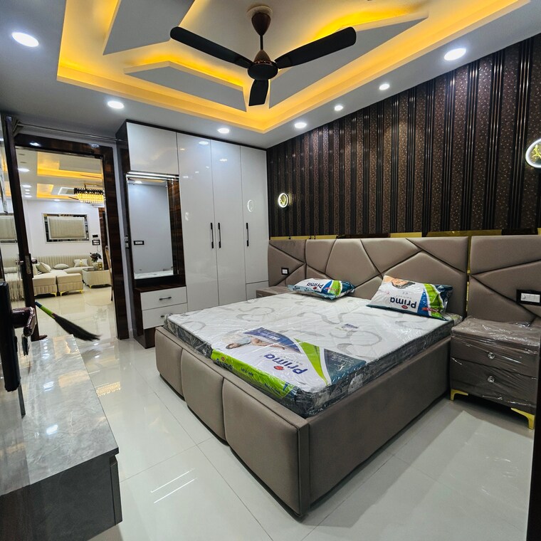Team Area, uttam nagar 3 Bedroom 100 Sq.Yd. Builder Floor In Uttam Nagar Delhi 9076261