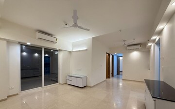 Room in 3 BHK Apartment at Defence Enclave Noida, Sector 44 – for Sale