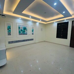 Parking in 3 BHK Builder Floor at Uttam Nagar – for Sale